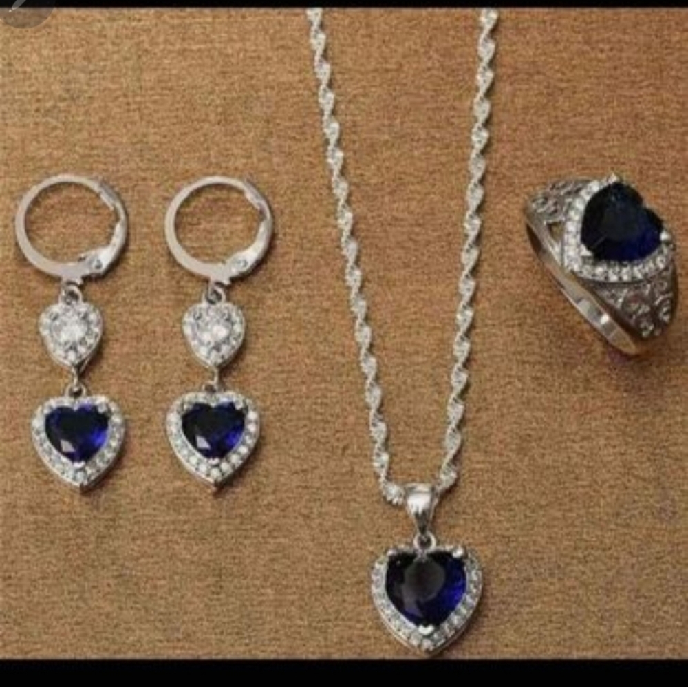 Beautiful new heart sapphire blue color 20" necklace earrings and ring set